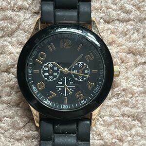 Darice women’s vintage black/gold rubber adjustable watch one size‎